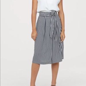 REDUCED!! H&M Black and white midi skirt